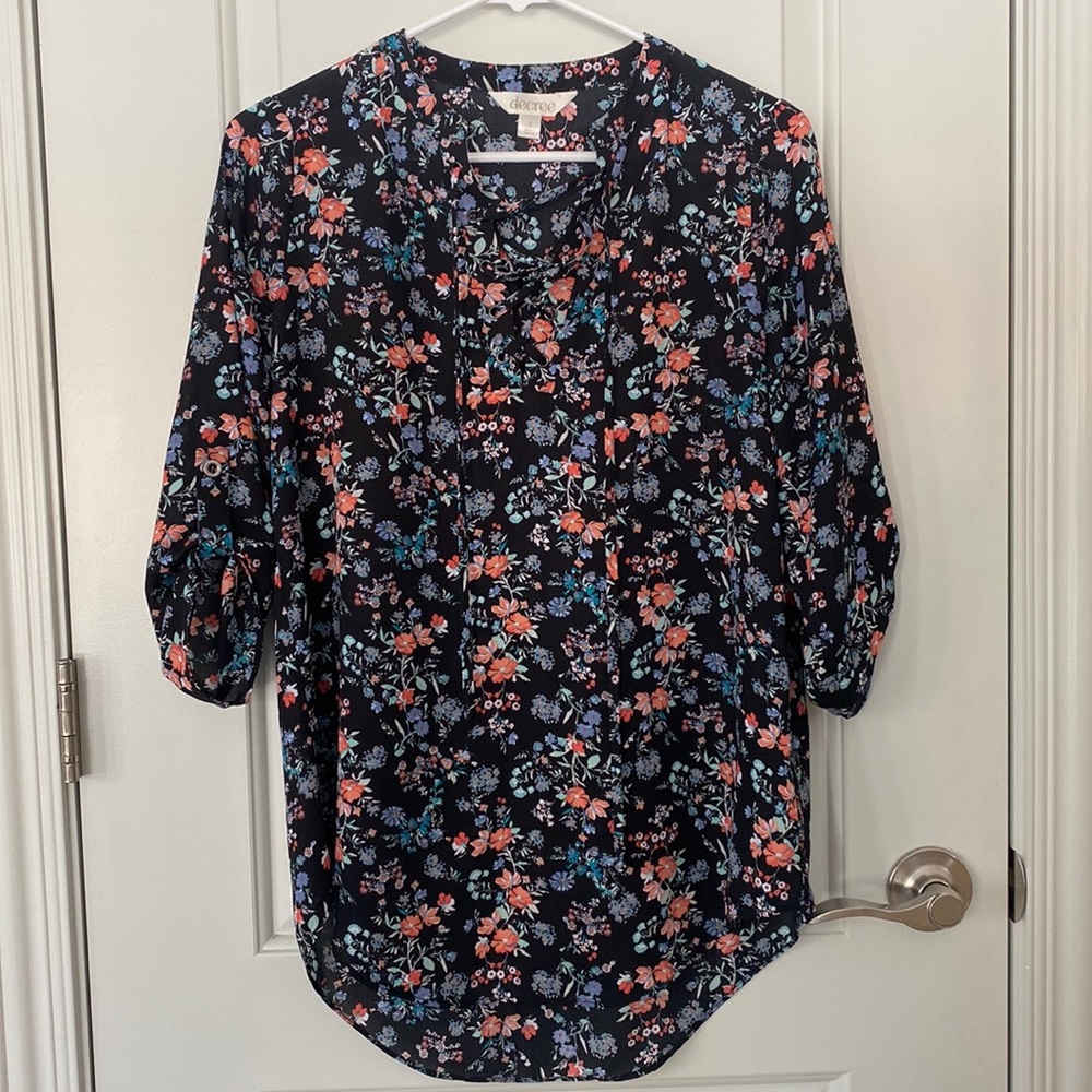 Decree 3/4 sleeve tie up floral blouse